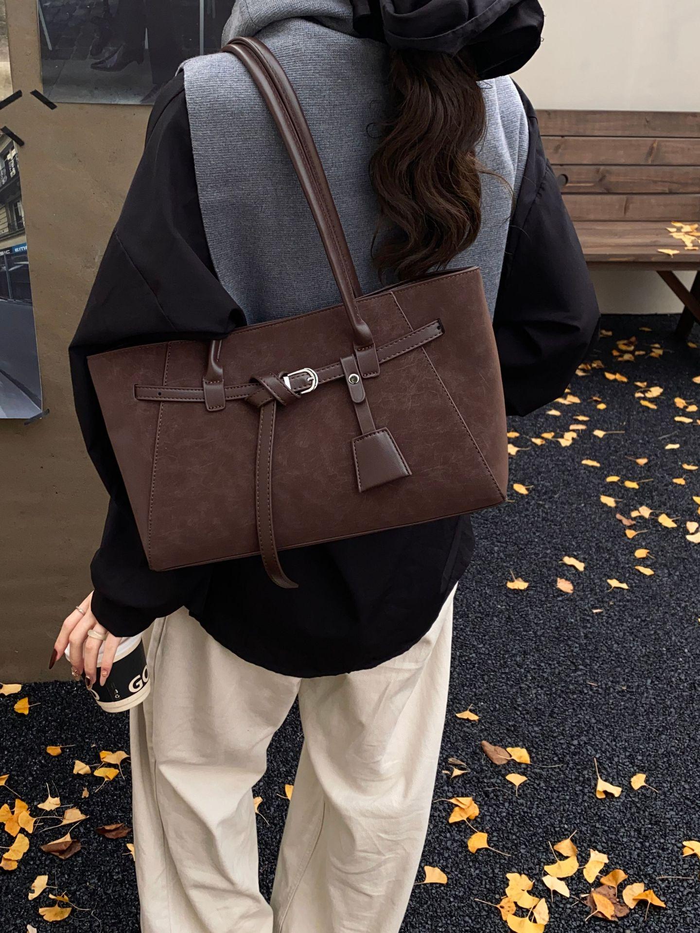 

2025 Autumn Women s French Niche Frosted Shoulder Bag - Stylish and Simple Baguette Design