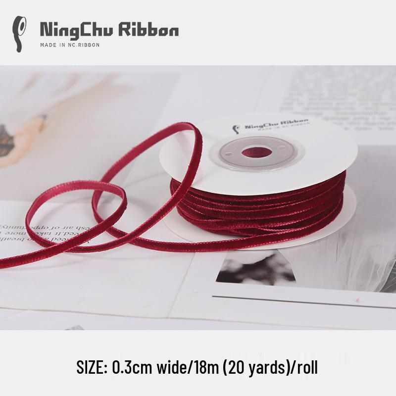 

Односторонняя бархатная лента бордового цвета для самодельных бантов, букетов, упаковки подарков и выпечки