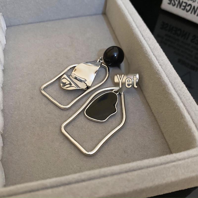 Vintage Silver Black Tassel Geometric Round Stud Earrings for Women - Elegant High-End Design