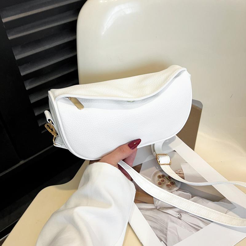 

Casual solid color simple and light daily practical versatile portable texture single shoulder underarm messenger bag women белый