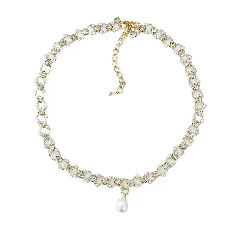 Light luxury French pearl necklace women s accessories neck chain new popular collarbone chain pendant