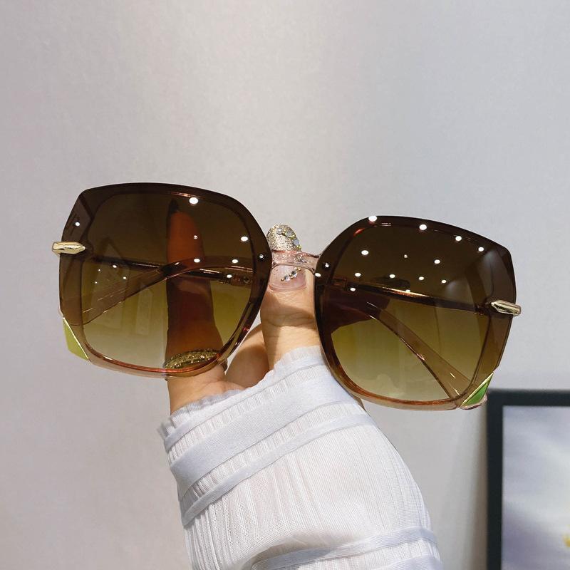 JYL TS Sunglasses Unisex UV Protection Small Frame Cat Eye Street 6053 A-13903 каштановый