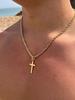 Goldfarbene Kreuz-Halsketten für Männer und Jungen, Edelstahl-Anhänger-Halsketten mit 50cm gedrehter Seilkette, Schmuckgeschenk für Strand und Surfen