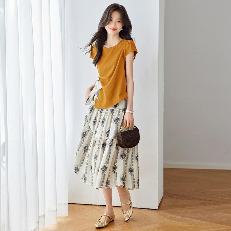 

Летний новый модный костюм с топом на бретелях и юбкой с принтом, с асимметричным дизайном и поясом. XXL оранжевый