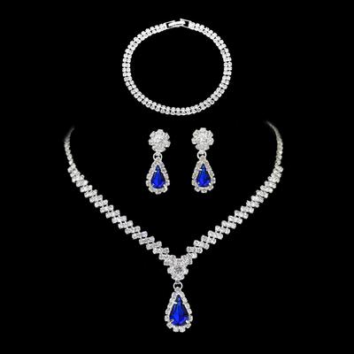 Gioielli di moda Collana di diamanti in metallo Bracciale Orecchini Tre pezzi Set di gioielli da sposa da sposa Donne