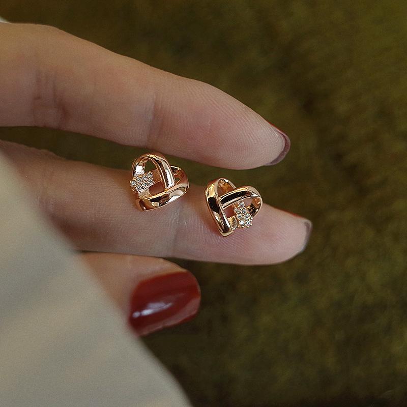 2024 Trendy Rose Gold Heart Stud Earrings: Light Luxury French Retro for Women Platinum Heart Stud Earrings