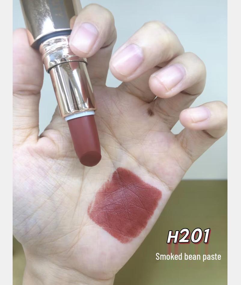 

Huris Soft Focus Velvet Lipstick – Матовая, Не сушит, Не липкая, Идеально для вечеринок