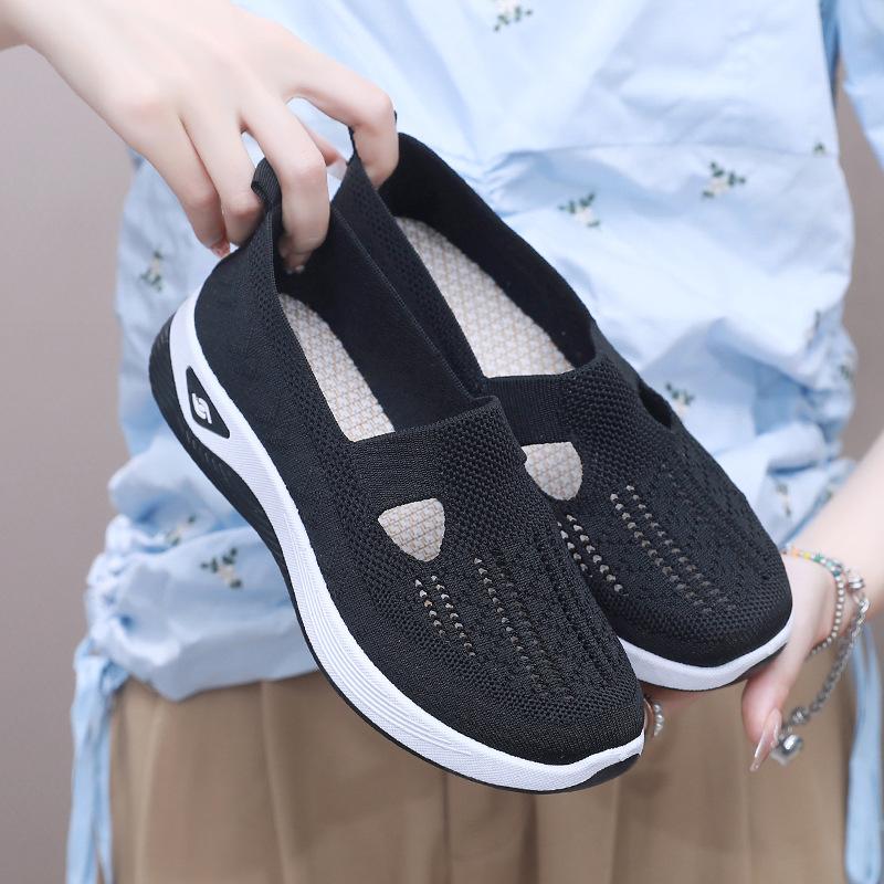 

Shoes women s summer breathable soft sole middle-aged and elderly mother shoes large size women s shoes hole shoes hollow 35