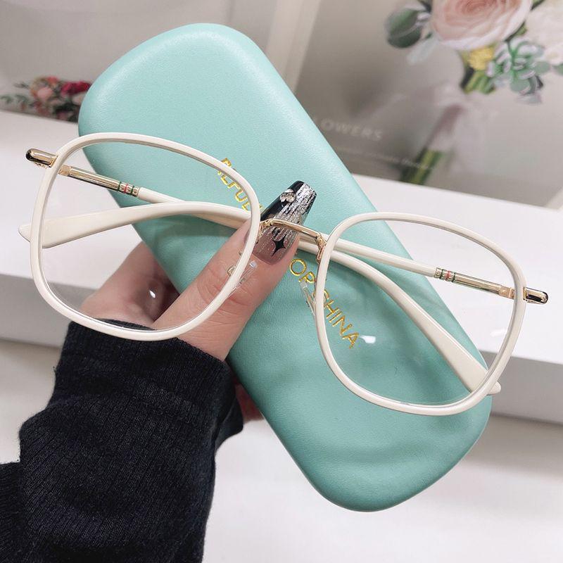 Elegant Anti-Fatigue Women's Reading Glasses - Large Frame, HD Vision, Youthful Look.