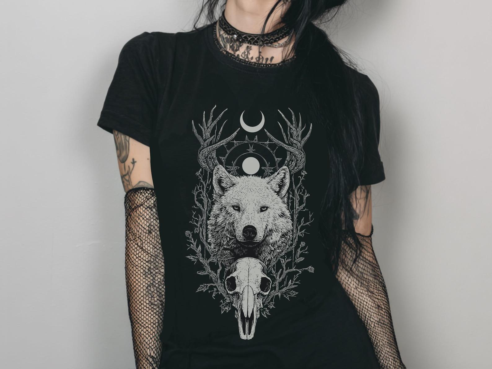 Gothic Wolf Fitted Graphic T-Shirt, Dark Cottagecore Goth Witchy Shirt, Dark Academia Alt Clothing, Emo Gothic Clothes, Goth Gift For Her M
