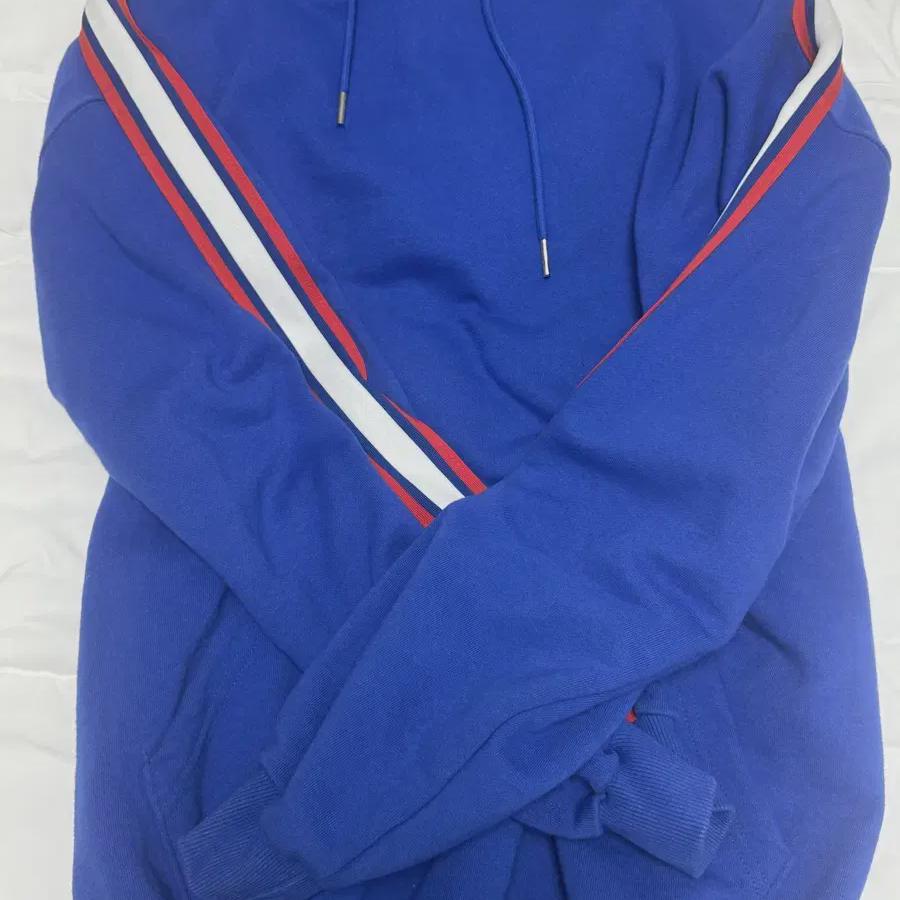 

Shipping Included) Garbage Time Gapta Modeling Hoodie Is On Sale In Size S!