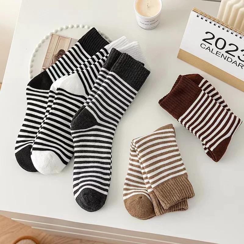 

Autumn/Winter Women s Fleece-Lined Thickened Socks Striped Knitwear Medium-Length Japanese Style Fashion Imitation Socks кавовий