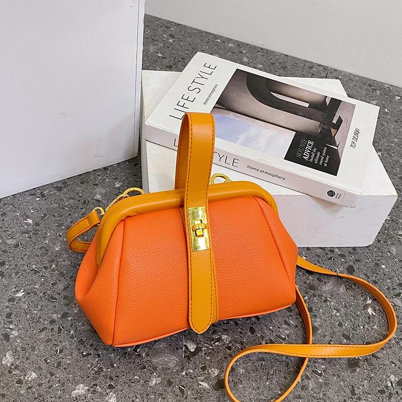 Fashionable Shell Handbag Women's Mini Shoulder Bag 2026 Stylish Personalized Crossbody Bag for Ladies Trendy Handbag