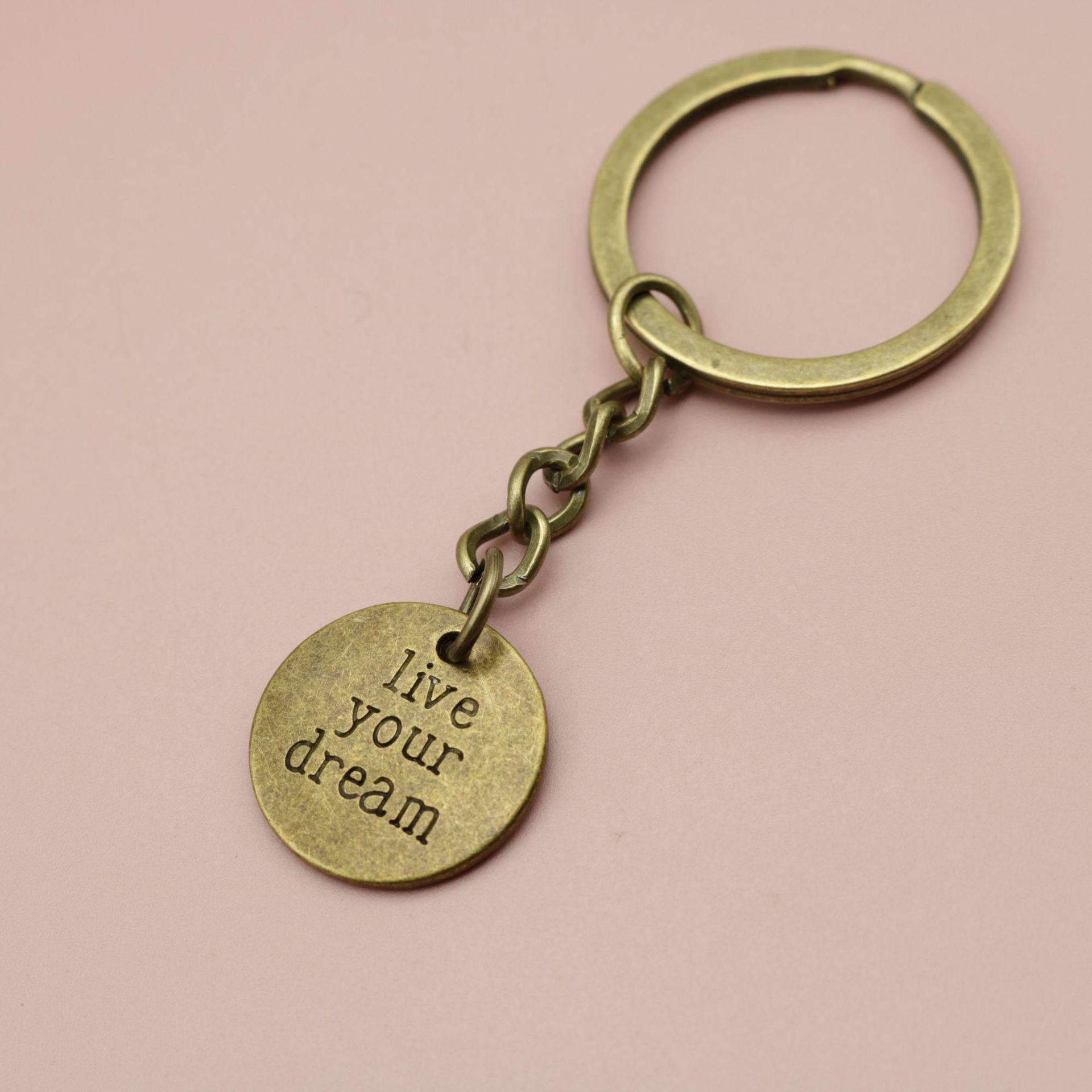 Live Your Dream Keychain Pendant - Simple and Elegant Jewelry бронзовый