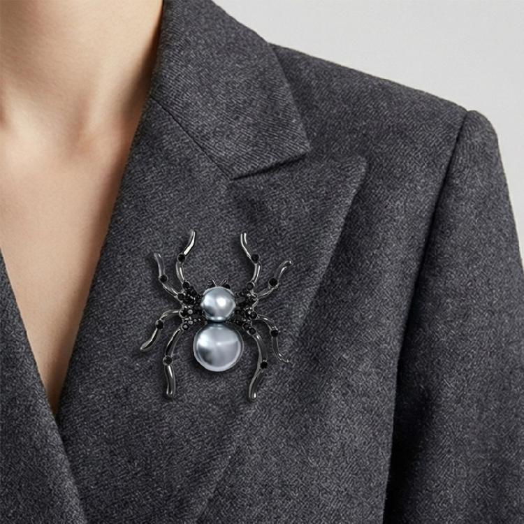 Exquisite Animal Brooch Including Rhinestones and Pearls Accent Lapel Pin for Unisex Wear Halloween Party Decoration