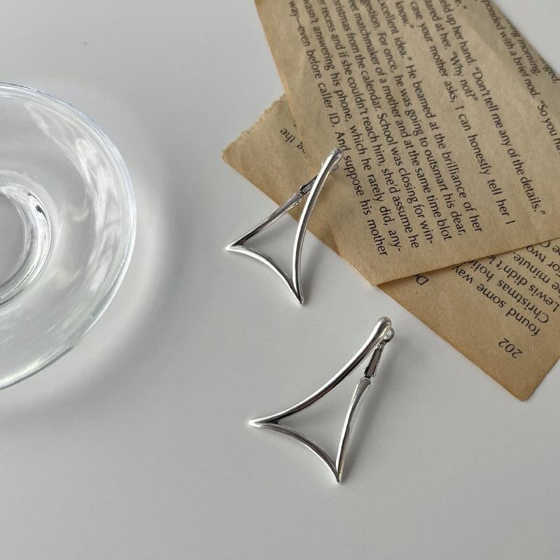 Exaggerated Triangle Arrow Earrings Women's Punk Simple Design Vintage Minimalist Personalized Everyday Ear Jewelry