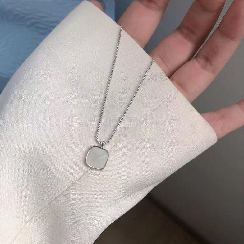 

Легкое роскошное ожерелье из квадратной ракушки для женской цепочки на ключицу