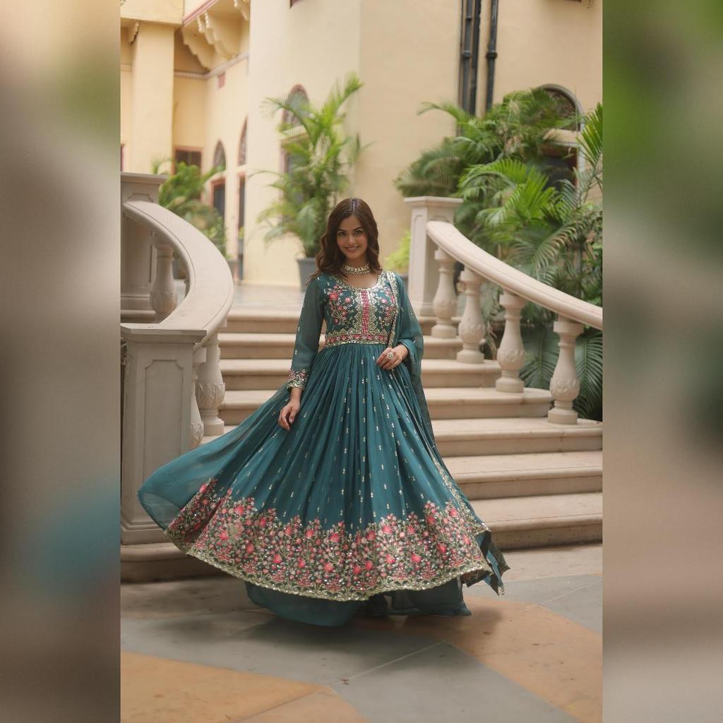 Premium designer ferdigsydde topp-sharara-dupatta-kolleksjoner 2025