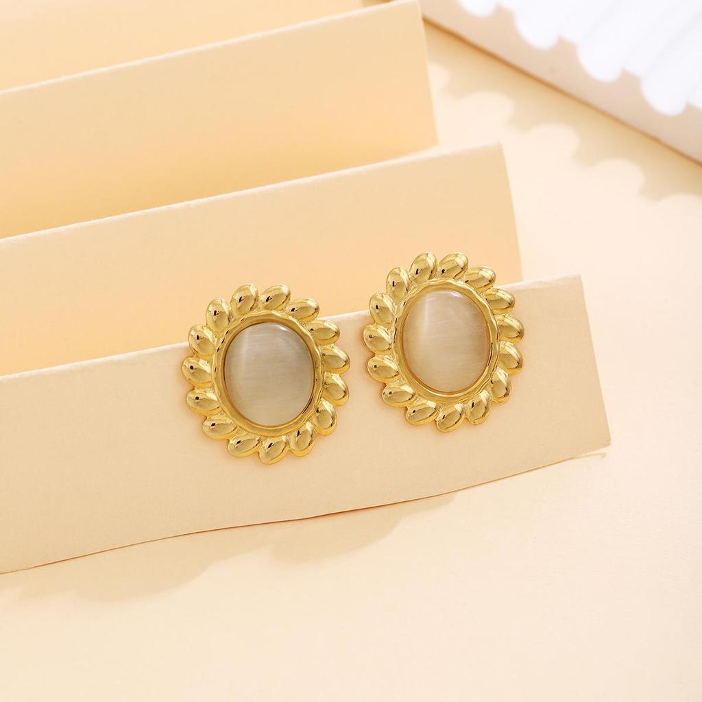 Vintage Cat Eye Textured Sunflower Stud Earrings – Luxury Geometric Metal Style for Women