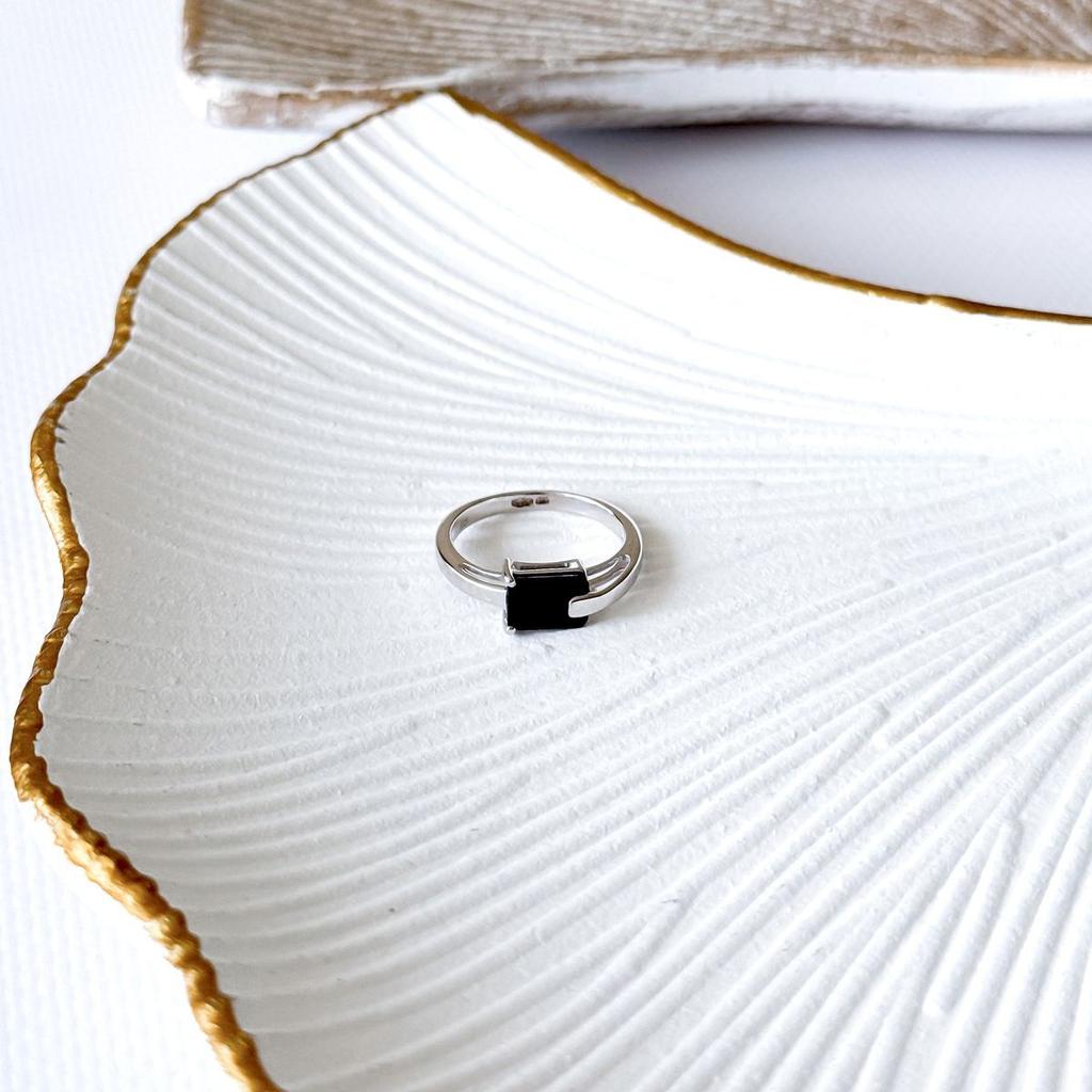 Silberring mit natürlichem Saphir 1,69 Karat, Gewicht des Schmuckstücks 2,57 g (2162759)