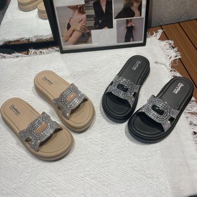 Nouvelles pantoufles d'été pour femmes, pantoufles cool à un caractère décontractées et à la mode, pantoufles plates de plage pour sortir au bord de la mer