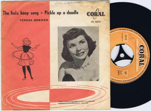 

7inch Record TERESA BREWER The Hula Hoop Song Pickle Up A Do NC93276 Coral 1958 Denmark Rock Used