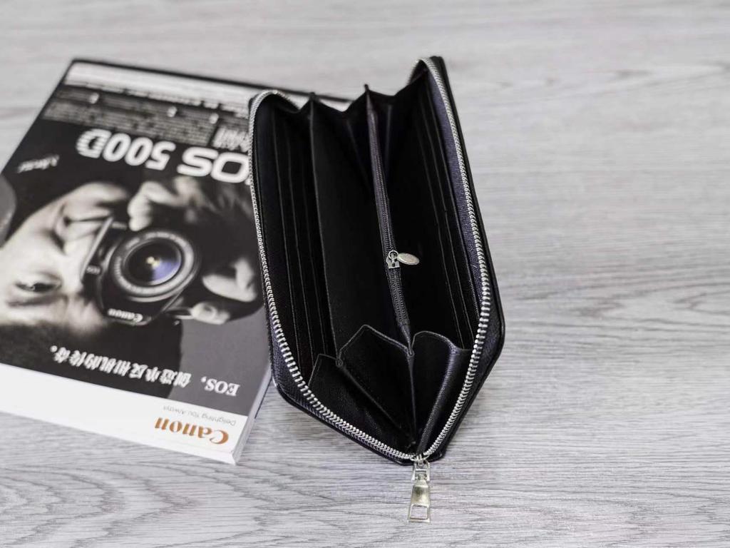 Men's Large Leather Clutch Wallet with Zip-Around Closure and Multi-Card Slots
