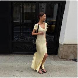 Slim-fit short-sleeved knitted pleated long dress solid color temperament V-neck knitted split-ended dress