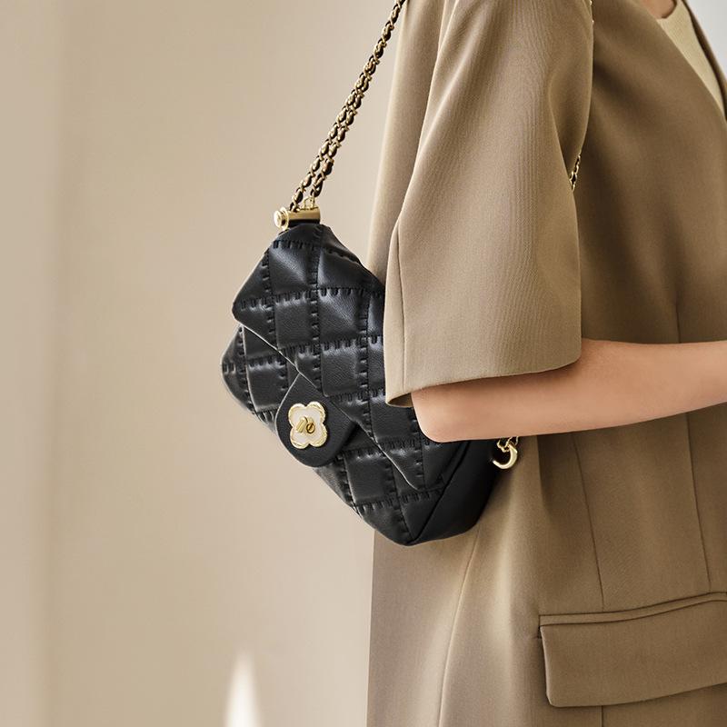 Frau. QiaoWeiße Tasche 2025 Neue Umhängetasche Damen-Kettentasche Herbst Winter Echtes Leder Achselhöhle Einzelne Schulter Kleine Tasche