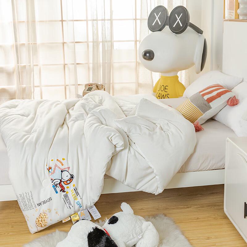 SNOOPY Skin-Friendly Soybean Fiber Quilt