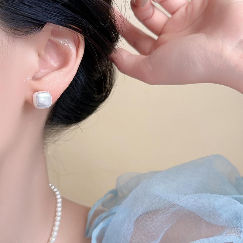 Elegante und dezent funkelnde Zuckerwürfel-Perlenohrringe für Damen, die einen luxuriösen Ausstrahlen