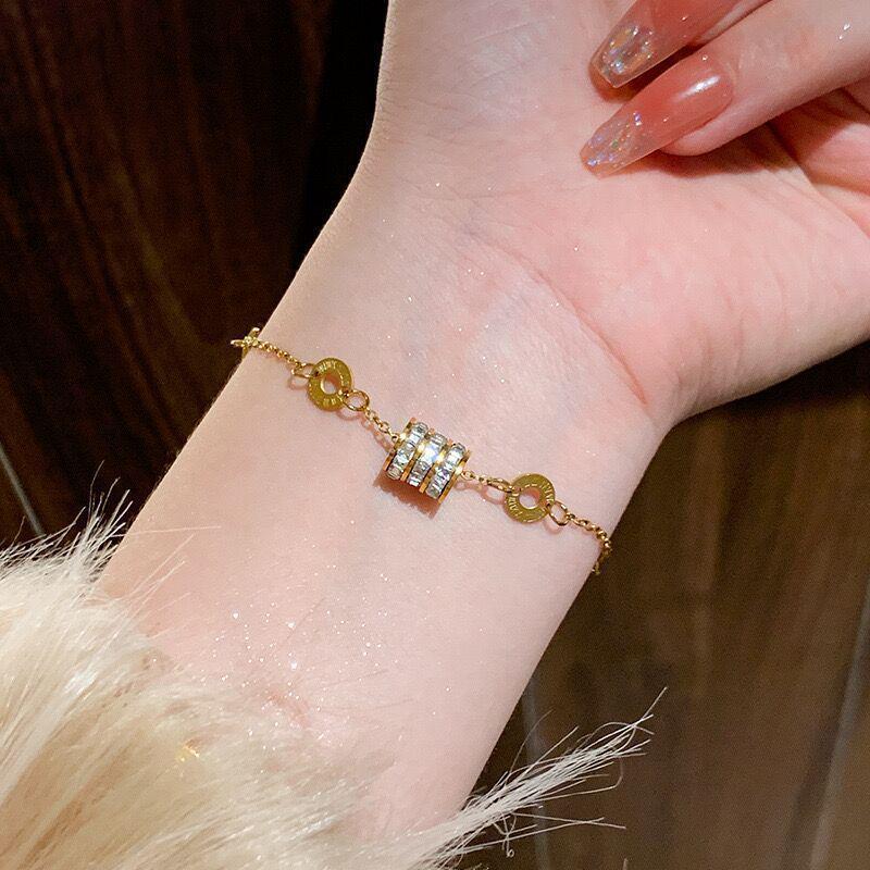 

Изысканный штабелируемый браслет-бэнгл с бриллиантами и римскими цифрами в стиле легкой роскоши