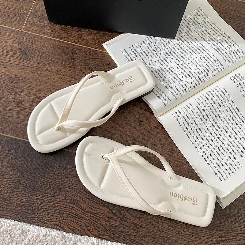 

Модные женские летние шлепанцы на плоской подошве с клипсой: Стильные пляжные сандалии высокого класса