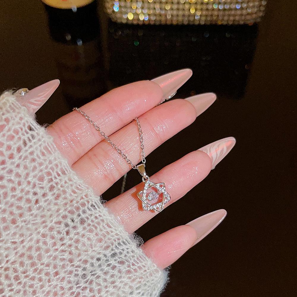 Fashion Light Luxury Titanium Steel Necklace Women'S High-End Pendant Sweet Temperament Collarbone Chain Does Not Fade Accessories