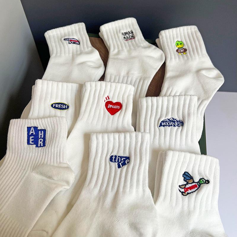 Men's Mid-Length Anti-Odor Sweat-Wicking Socks, Breathable Black & White for Spring, Autumn, Winter Style