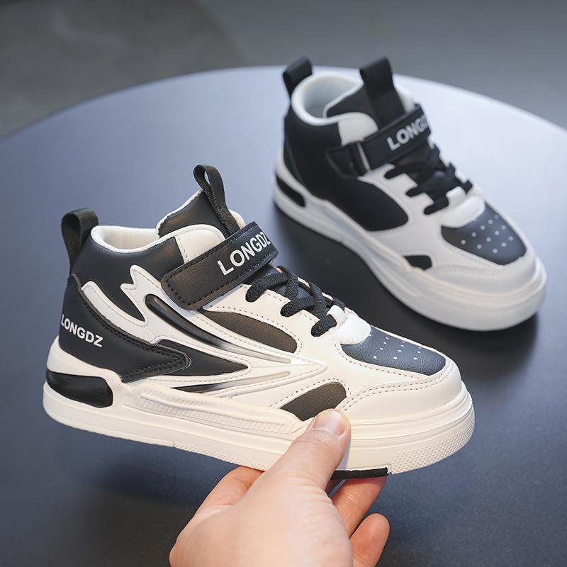 

Дитяче високе дихаюче взуття для скейтбордингу Four Seasons. Діти, студенти, що тренуються, що займаються бігом. Хлопчики та дівчатка. Зручні кросівки. 39 чорний/білий