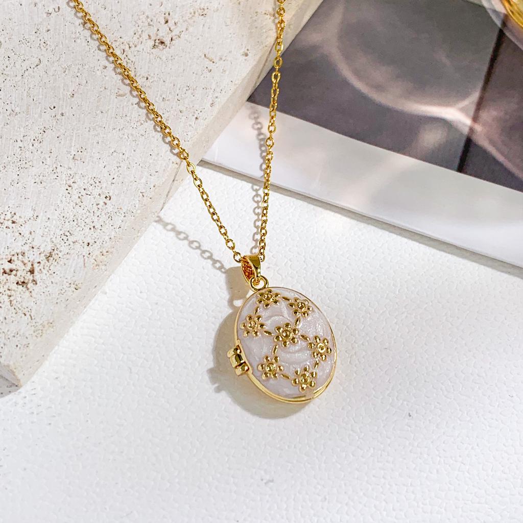 Vintage Enamel Photo Locket Pendant Necklace for Women Minimalist Luxurious Non-Fading Titanium Steel Jewelry Accessoryry