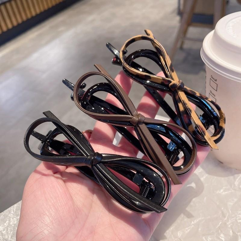 Leather Bow Hair Clip Women High-end Sense Versatile Twisted Hair Sweet Cool Simple Hair Accessories