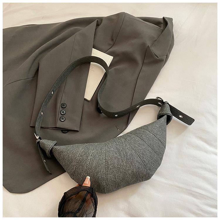 Casual personality large capacity simple dumpling bag beautiful 2025 new summer fashion wide shoulder strap shoulder bag