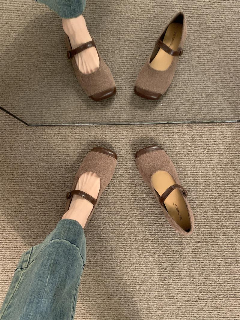 

Retro late evening wind versatile Mary Jane shoes 2025 autumn new square head Korean version flat-bottomed small fragrant wind shallow mouth sin 39