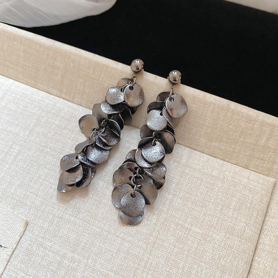 

Vintage Round Metal Coins Tassel Earrings For Women Fashion Jewelry Gold Color Brincos black color