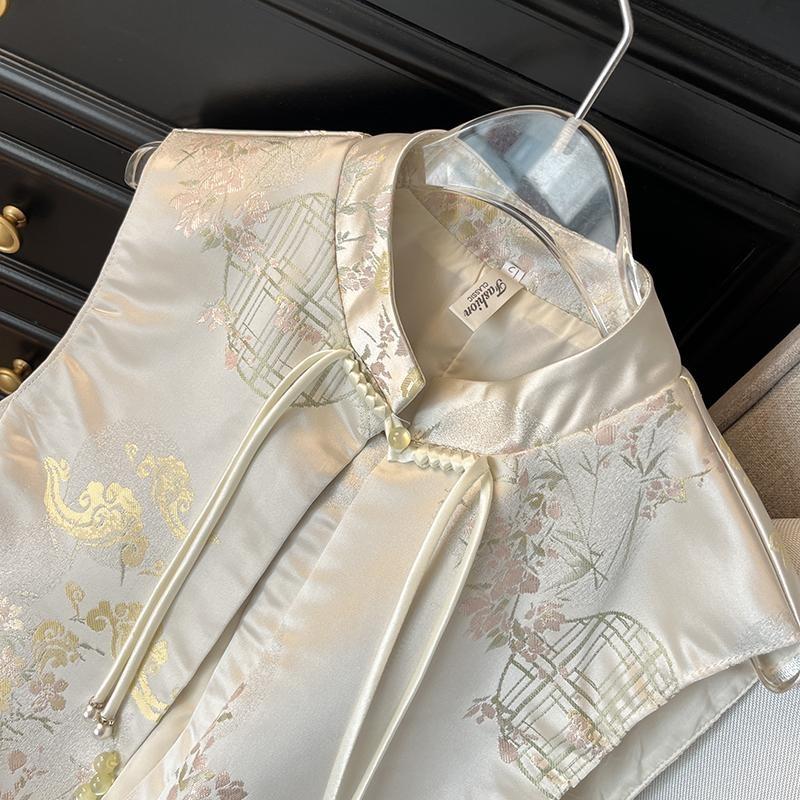 2025 Retro Vest Jacquard Stand-up Collar Disc-buckled Sleeveless Vest Fringed Temperament Top