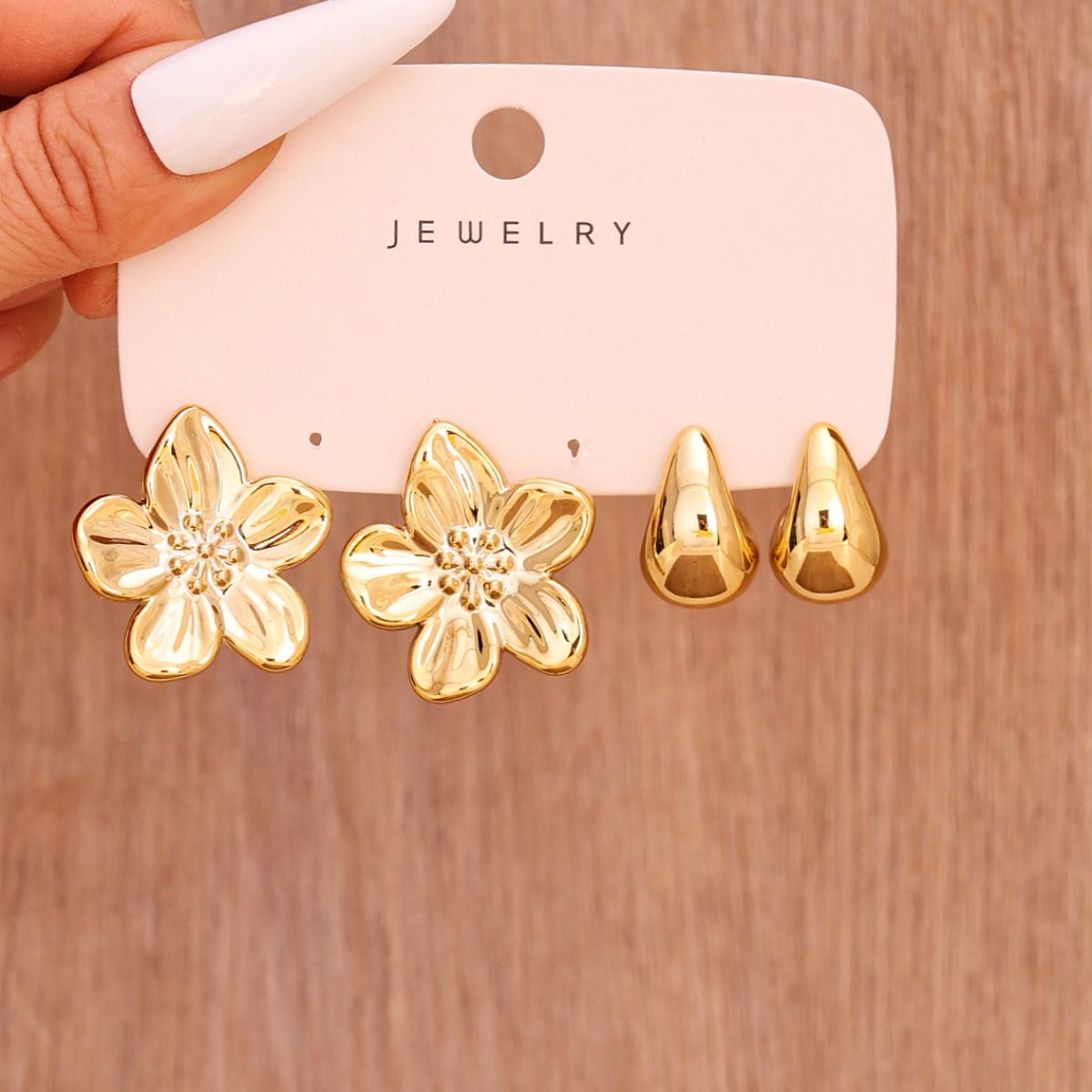 Элегантные женские серьги с текстурой лепестков - Модные и стильные акцентные украшения