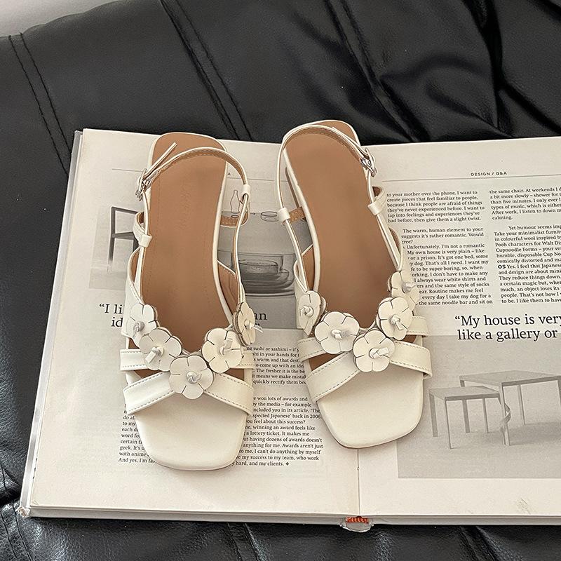 

French fashion design sense flower open-toed wedge heel sandals women s summer Korean version casual skirt square heel sandals 40