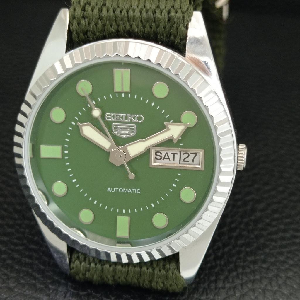 JAPAN VINTAGE REFURBISHED SEIKO 5 AUTOMATIC MENS GREEN DIAL WATCH a444268-1