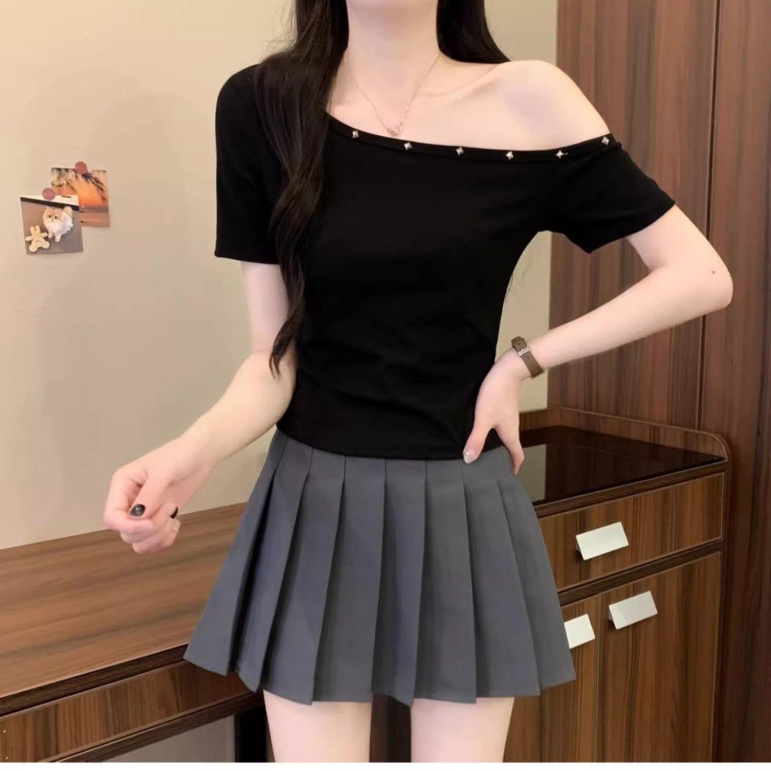 

Женский летний топ 2025 с открытыми плечами и короткими рукавами - Модный и шикарный M [Premium Version] чёрный