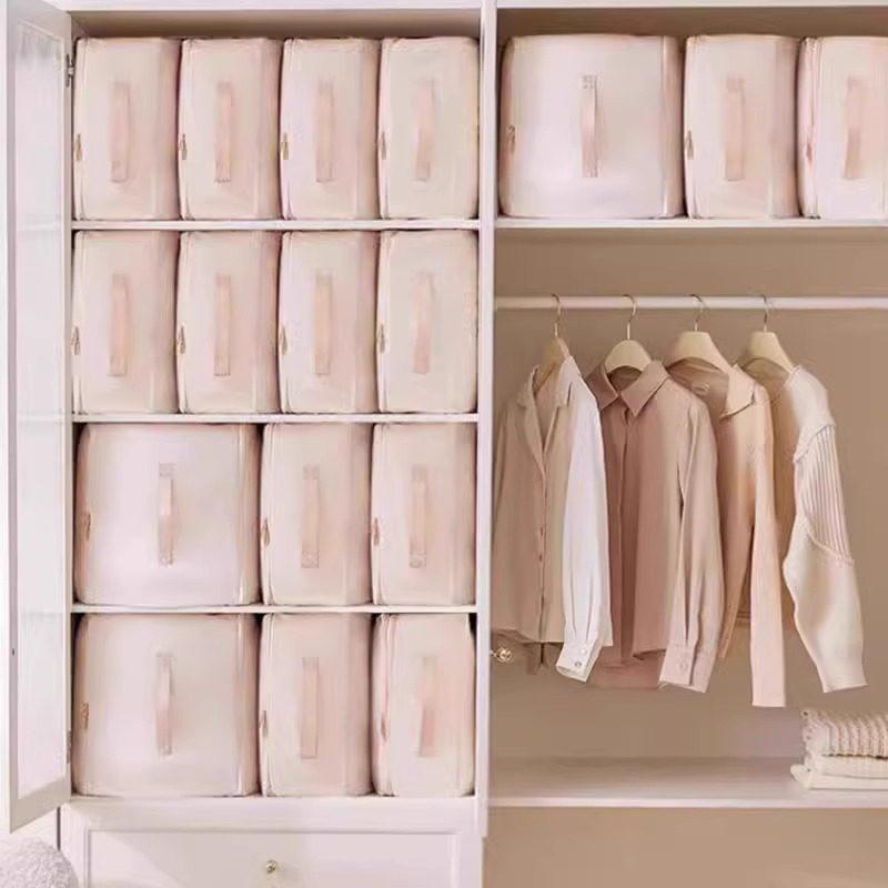 Compressible Storage Bag for Quilts, Jackets, and Bedding