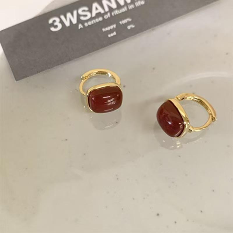 French Retro Geometric Square Stud Earrings: Exquisite, Fashionable, Versatile for Everyday Wear