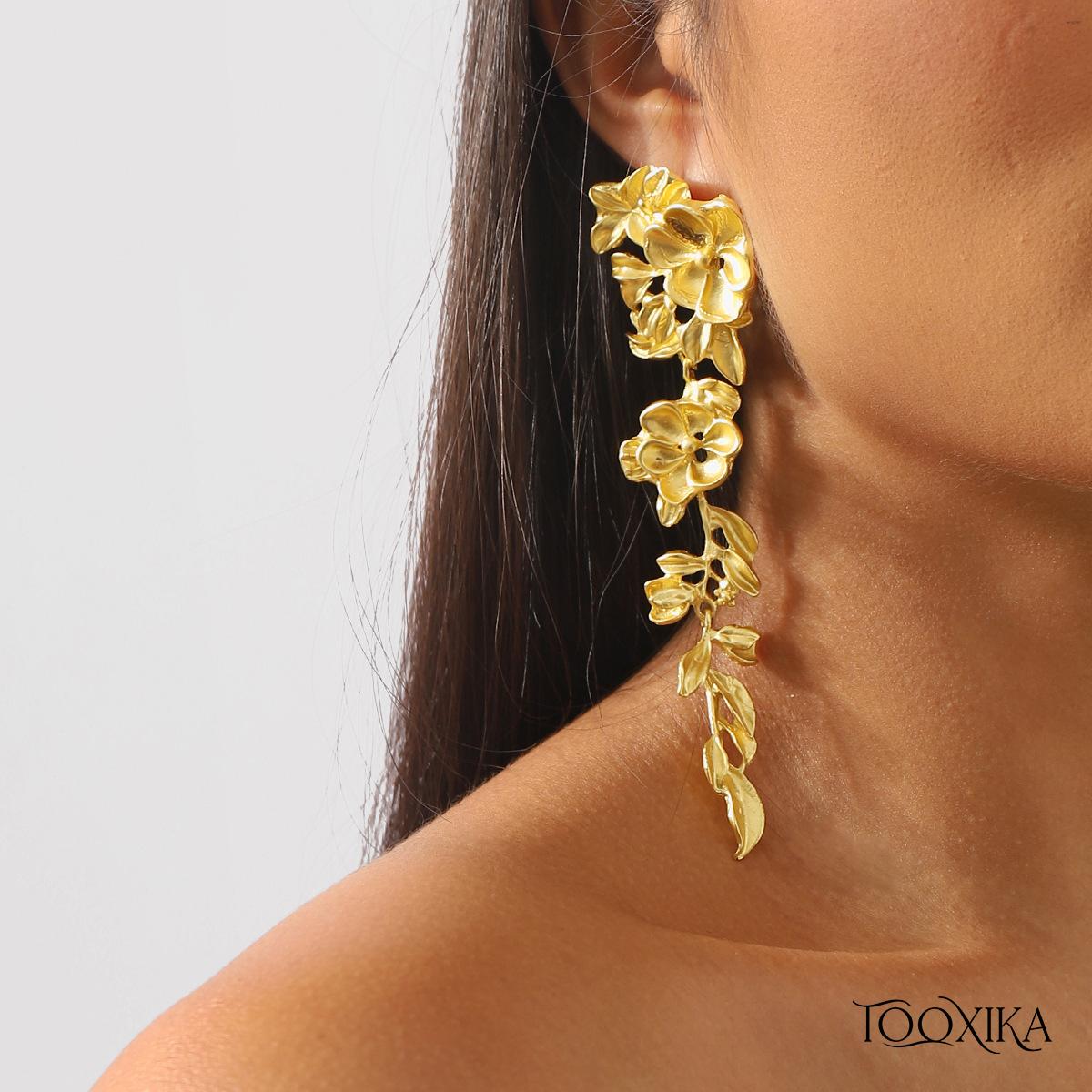 

Tooxika Retro Three-dimensional Flower Tassel Earrings, Medieval High-end Exaggerated Leaf Personality Earrings For Women