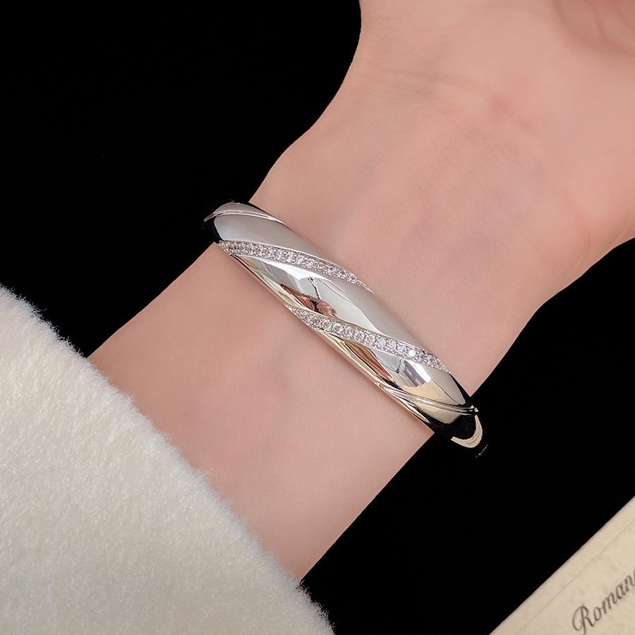 Geometrisches Armreif 18K Gold Plated Zirkonia: Luxuriöses, Modisches, Vielseitiges Damenarmband